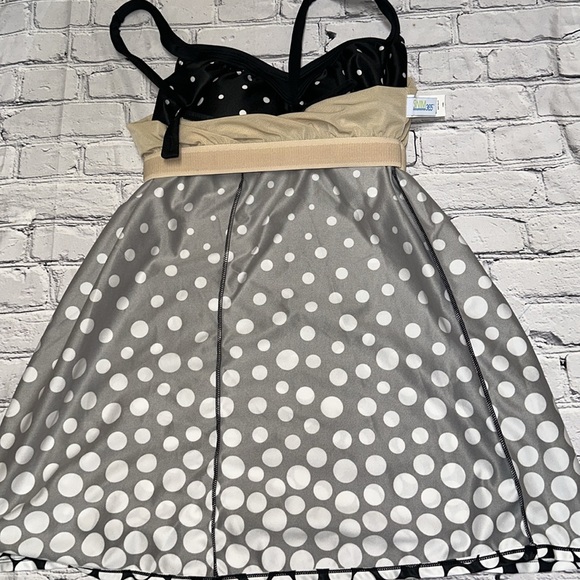 Black and White Polka Dot Swimsuit Top by Swim 365 size 16W - Picture 10 of 11
